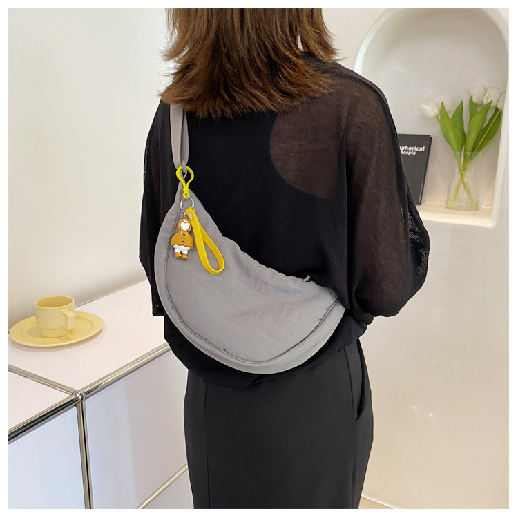 Eliana - Sac bandoulière élégant en forme de croissant